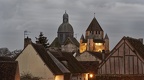 Provins, La tour César et le clocher de St Quiriace, vue du haut des remparts - porte de Jouy (77)