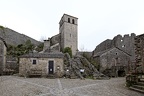 La Couvertoirade, en parcourant le village, l'église Saint-Christophe (12)