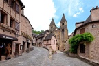 Conques, en parcourant le village, l'abbaye Sainte-Foy (12)
