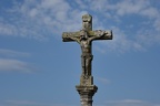 Rahon, Croix de chemin près de l'église Notre-Dame (39)