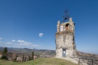 Le Crest, la tour surplombant le village (vestige du château fort datant du Moyen-Age) (63)